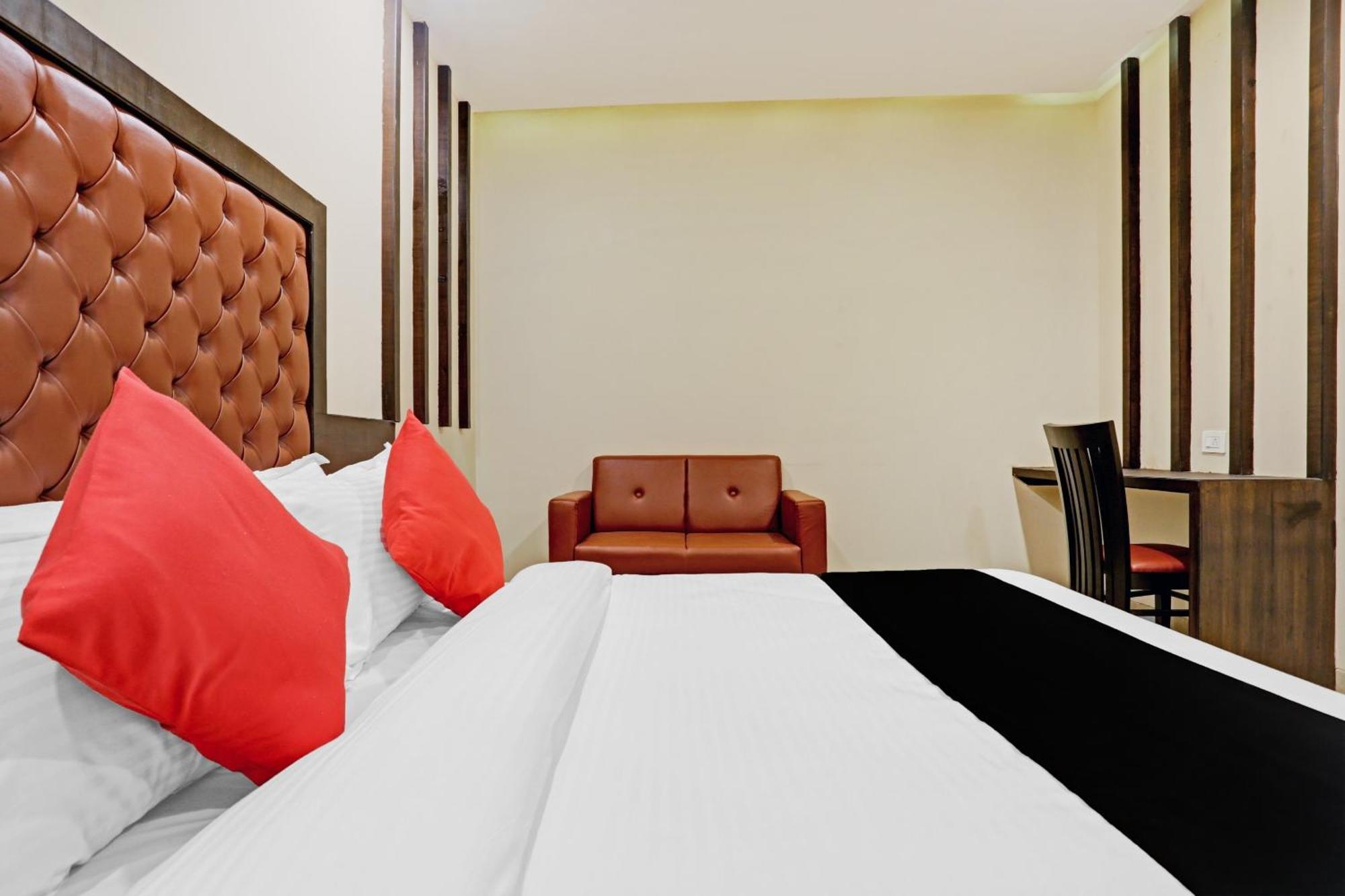 Capital O 80951 Hotel Vertigo Suite Mumbai Eksteriør bilde